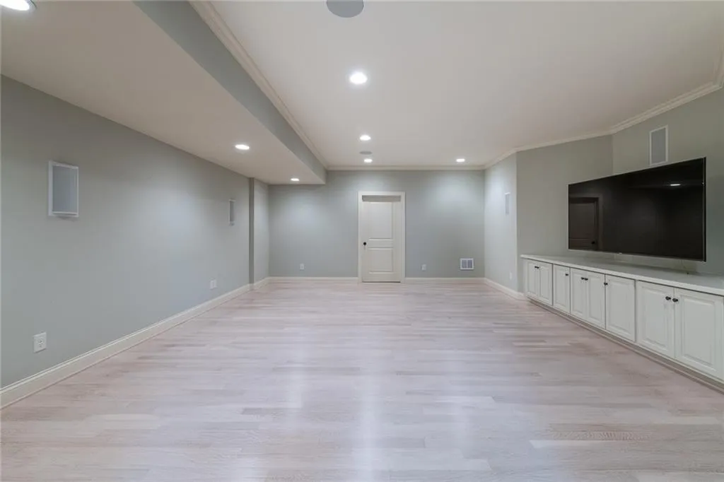 770 E Northway Lane, Sandy Springs, Georgia 30342, 6 Bedrooms Bedrooms, ,6 BathroomsBathrooms,Residential,Sold,770 E Northway Lane,7379003