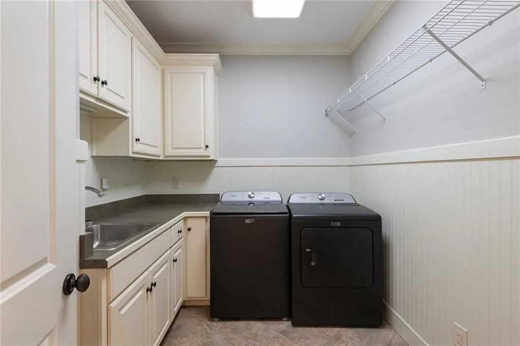 770 E Northway Lane, Sandy Springs, Georgia 30342, 6 Bedrooms Bedrooms, ,6 BathroomsBathrooms,Residential,Sold,770 E Northway Lane,7379003