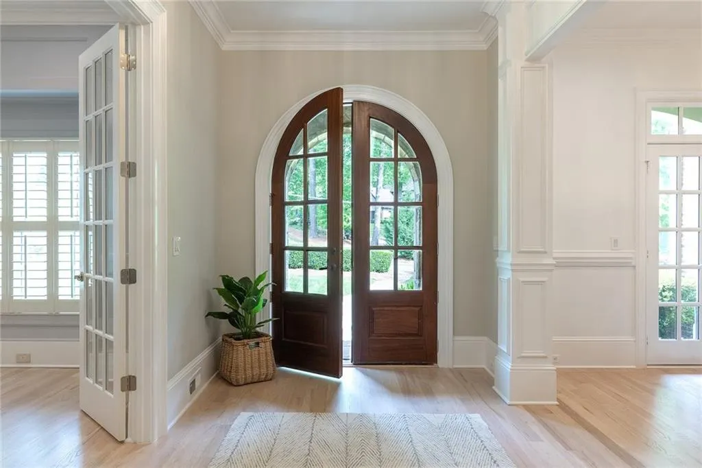 770 E Northway Lane, Sandy Springs, Georgia 30342, 6 Bedrooms Bedrooms, ,6 BathroomsBathrooms,Residential,Sold,770 E Northway Lane,7379003