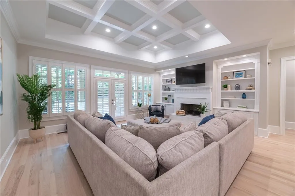 770 E Northway Lane, Sandy Springs, Georgia 30342, 6 Bedrooms Bedrooms, ,6 BathroomsBathrooms,Residential,Sold,770 E Northway Lane,7379003