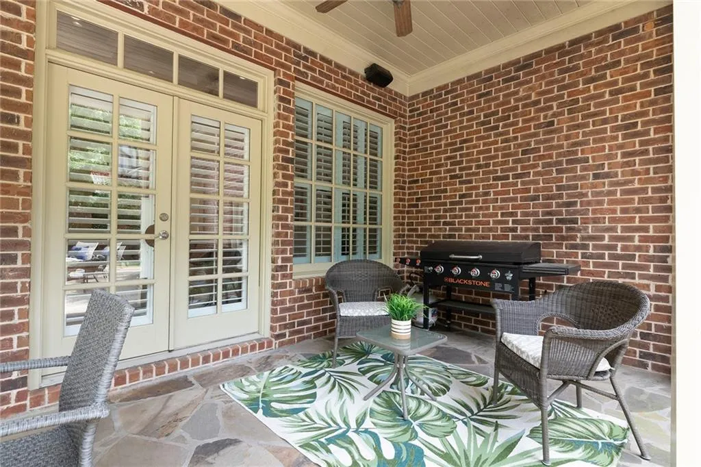 770 E Northway Lane, Sandy Springs, Georgia 30342, 6 Bedrooms Bedrooms, ,6 BathroomsBathrooms,Residential,Sold,770 E Northway Lane,7379003