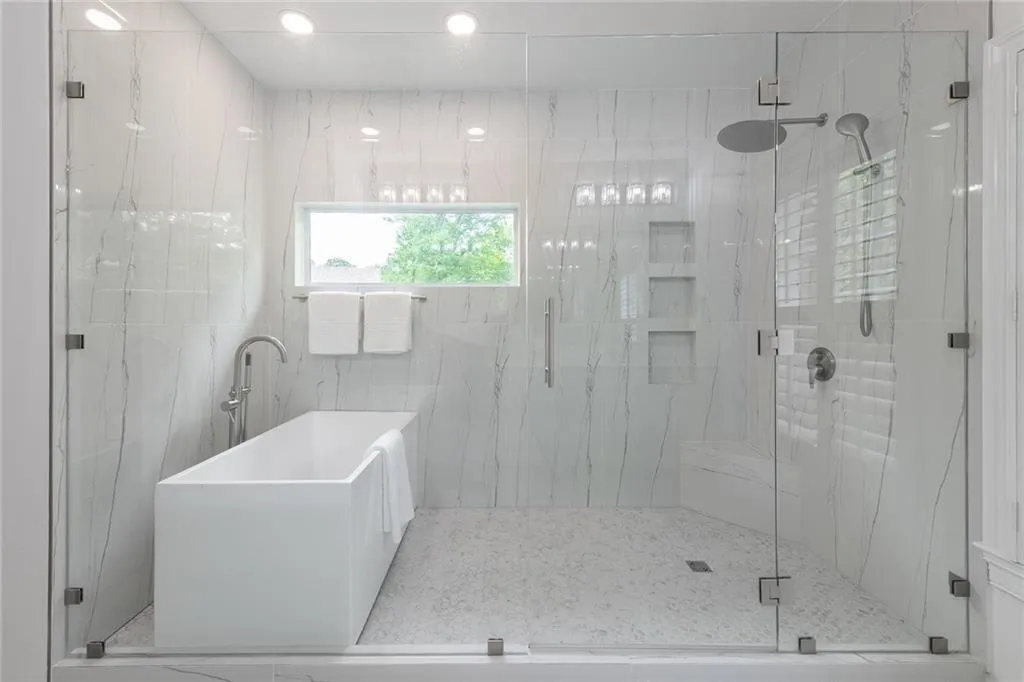 770 E Northway Lane, Sandy Springs, Georgia 30342, 6 Bedrooms Bedrooms, ,6 BathroomsBathrooms,Residential,Sold,770 E Northway Lane,7379003