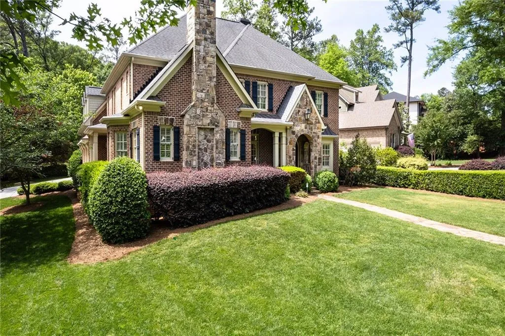 770 E Northway Lane, Sandy Springs, Georgia 30342, 6 Bedrooms Bedrooms, ,6 BathroomsBathrooms,Residential,Sold,770 E Northway Lane,7379003