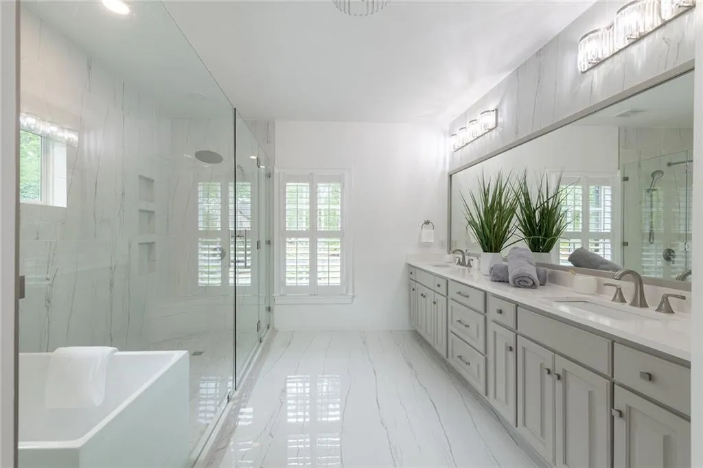 770 E Northway Lane, Sandy Springs, Georgia 30342, 6 Bedrooms Bedrooms, ,6 BathroomsBathrooms,Residential,Sold,770 E Northway Lane,7379003