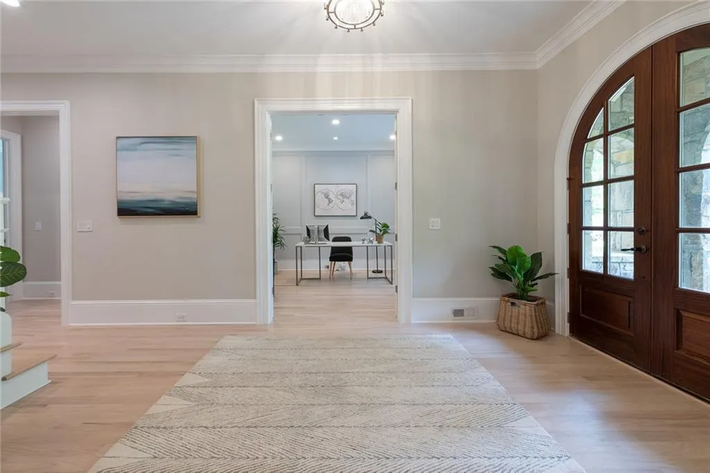 770 E Northway Lane, Sandy Springs, Georgia 30342, 6 Bedrooms Bedrooms, ,6 BathroomsBathrooms,Residential,Sold,770 E Northway Lane,7379003