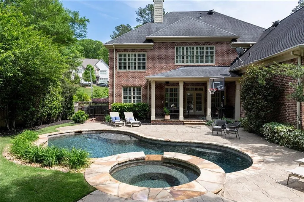 770 E Northway Lane, Sandy Springs, Georgia 30342, 6 Bedrooms Bedrooms, ,6 BathroomsBathrooms,Residential,Sold,770 E Northway Lane,7379003