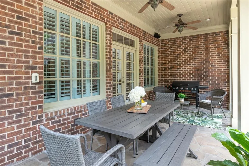 770 E Northway Lane, Sandy Springs, Georgia 30342, 6 Bedrooms Bedrooms, ,6 BathroomsBathrooms,Residential,Sold,770 E Northway Lane,7379003
