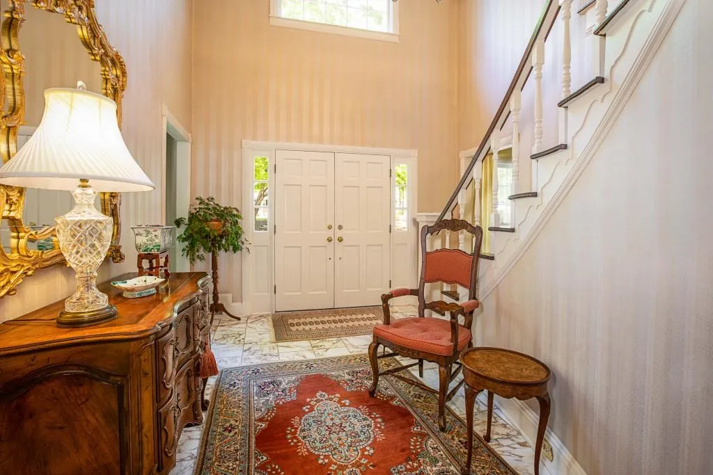 1995 Old Dominion Road, Atlanta, Georgia 30350, 6 Bedrooms Bedrooms, ,4 BathroomsBathrooms,Residential,Sold,1995 Old Dominion Road,5999230