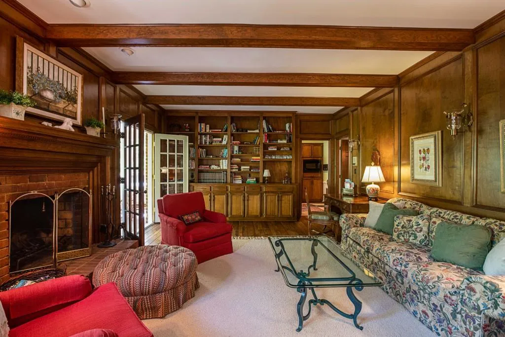 1995 Old Dominion Road, Atlanta, Georgia 30350, 6 Bedrooms Bedrooms, ,4 BathroomsBathrooms,Residential,Sold,1995 Old Dominion Road,5999230