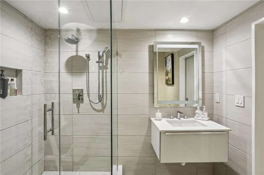 145 15th Street Ne Unit 207, Atlanta, Georgia 30309, 1 Bedroom Bedrooms, ,1 BathroomBathrooms,Residential,For Sale,145 15th Street Ne Unit 207,7620259