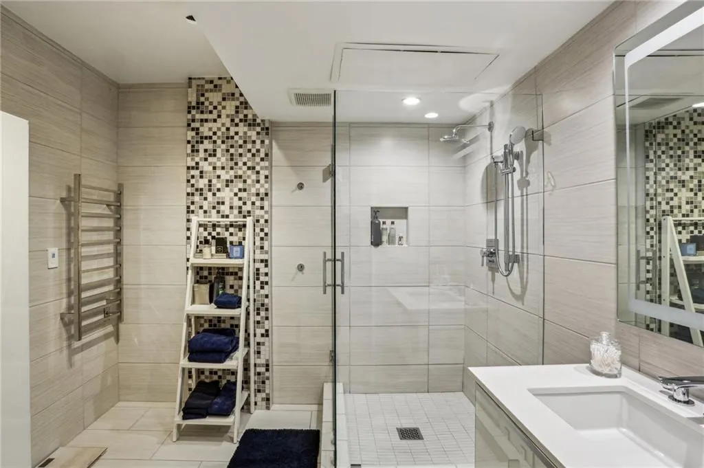 145 15th Street Ne Unit 207, Atlanta, Georgia 30309, 1 Bedroom Bedrooms, ,1 BathroomBathrooms,Residential,For Sale,145 15th Street Ne Unit 207,7620259