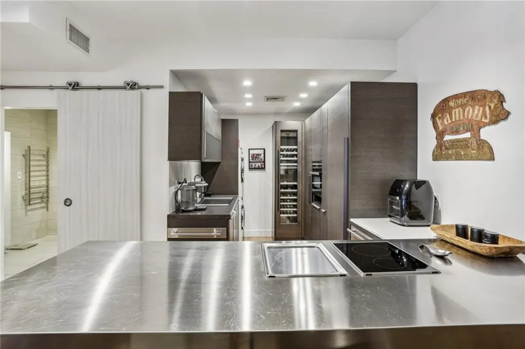 145 15th Street Ne Unit 207, Atlanta, Georgia 30309, 1 Bedroom Bedrooms, ,1 BathroomBathrooms,Residential,For Sale,145 15th Street Ne Unit 207,7620259