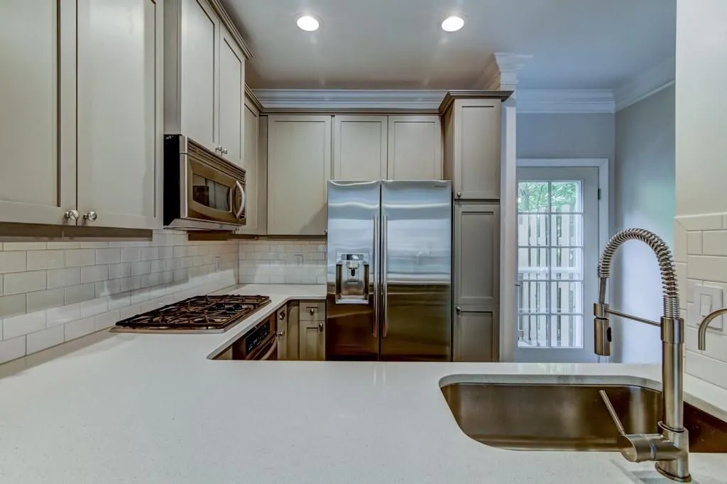 1119 Glenridge Place, Atlanta, Georgia 30342, 1 Bedroom Bedrooms, ,1 BathroomBathrooms,Residential,Sold,1119 Glenridge Place,5895718