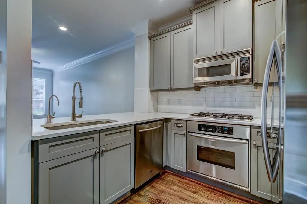 1119 Glenridge Place, Atlanta, Georgia 30342, 1 Bedroom Bedrooms, ,1 BathroomBathrooms,Residential,Sold,1119 Glenridge Place,5895718