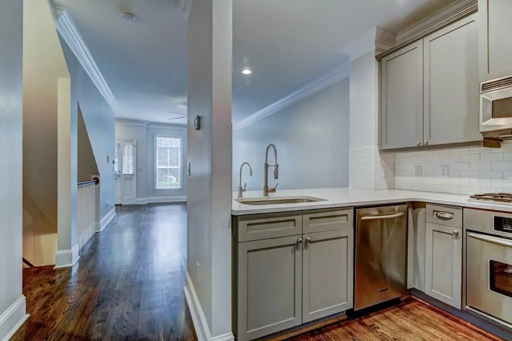 1119 Glenridge Place, Atlanta, Georgia 30342, 1 Bedroom Bedrooms, ,1 BathroomBathrooms,Residential,Sold,1119 Glenridge Place,5895718