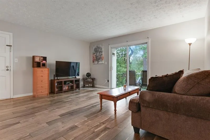 725 Dalrymple Road Unit 8i, Sandy Springs, Georgia 30328, 2 Bedrooms Bedrooms, ,2 BathroomsBathrooms,Residential,Sold,725 Dalrymple Road Unit 8i,6850653