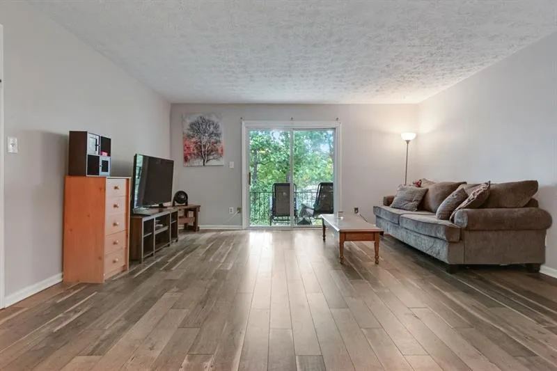 725 Dalrymple Road Unit 8i, Sandy Springs, Georgia 30328, 2 Bedrooms Bedrooms, ,2 BathroomsBathrooms,Residential,Sold,725 Dalrymple Road Unit 8i,6850653