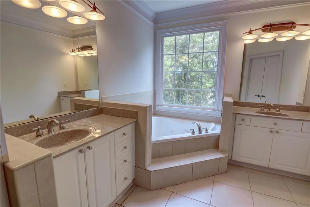 1023 Pearl Point, Sandy Springs, Georgia 30328, 2 Bedrooms Bedrooms, ,3 BathroomsBathrooms,Residential,Sold,1023 Pearl Point,6588749