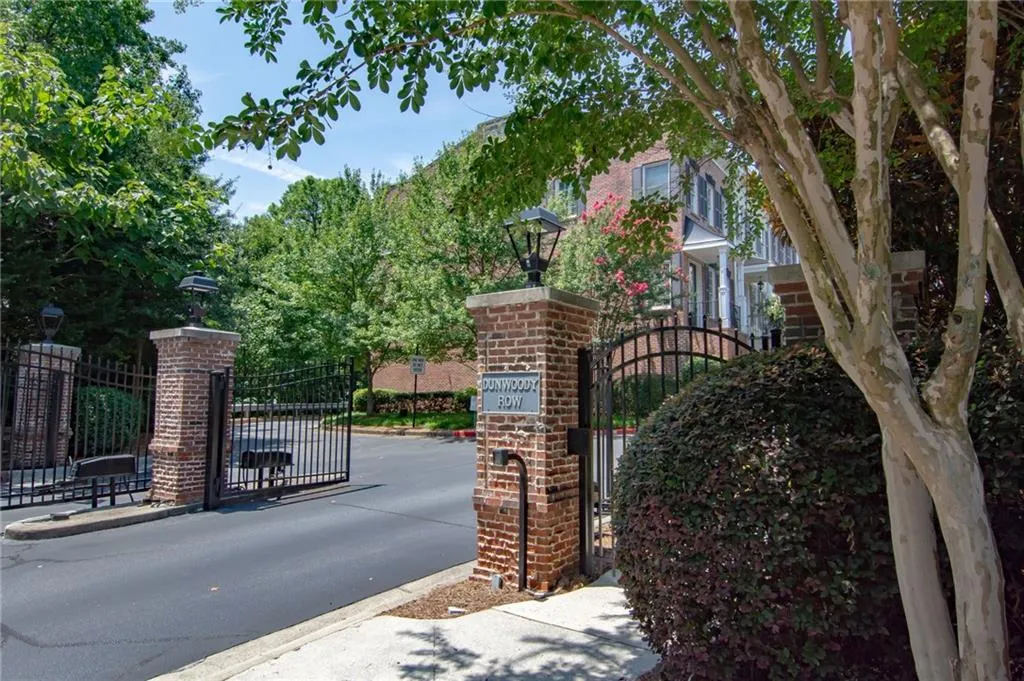 1023 Pearl Point, Sandy Springs, Georgia 30328, 2 Bedrooms Bedrooms, ,3 BathroomsBathrooms,Residential,Sold,1023 Pearl Point,6588749