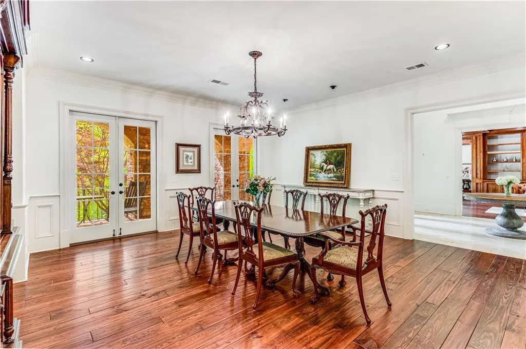 960 W Kingston Drive, Atlanta, Georgia 30342, 5 Bedrooms Bedrooms, ,5 BathroomsBathrooms,Residential,Sold,960 W Kingston Drive,7370090