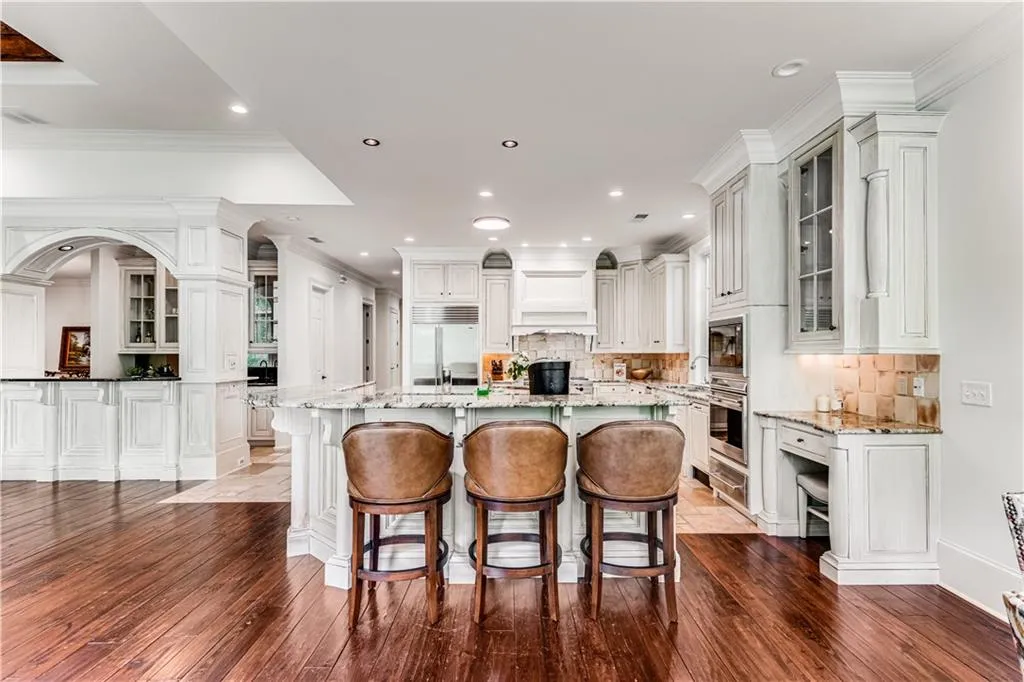 960 W Kingston Drive, Atlanta, Georgia 30342, 5 Bedrooms Bedrooms, ,5 BathroomsBathrooms,Residential,Sold,960 W Kingston Drive,7370090