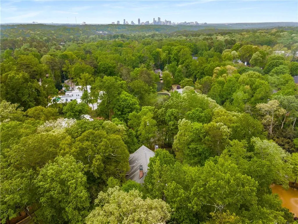 960 W Kingston Drive, Atlanta, Georgia 30342, 5 Bedrooms Bedrooms, ,5 BathroomsBathrooms,Residential,Sold,960 W Kingston Drive,7370090