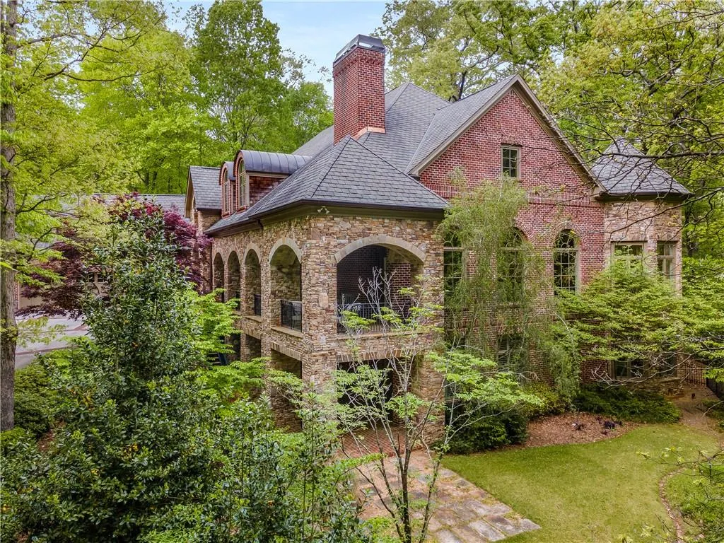 960 W Kingston Drive, Atlanta, Georgia 30342, 5 Bedrooms Bedrooms, ,5 BathroomsBathrooms,Residential,Sold,960 W Kingston Drive,7370090