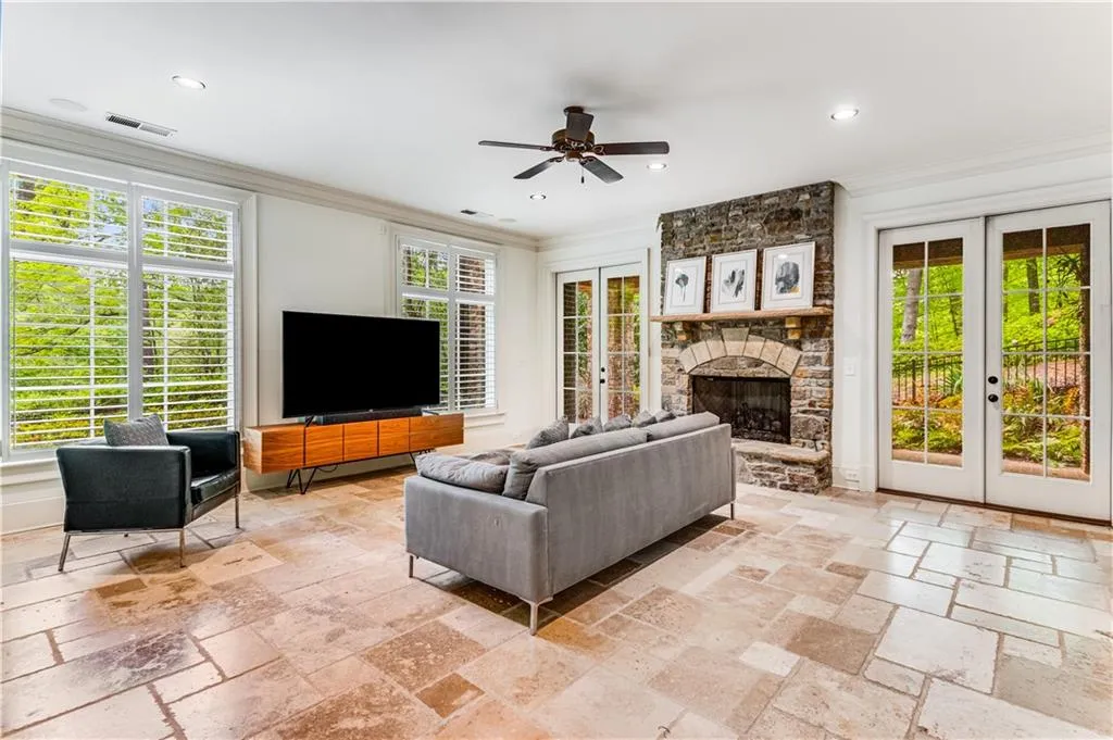 960 W Kingston Drive, Atlanta, Georgia 30342, 5 Bedrooms Bedrooms, ,5 BathroomsBathrooms,Residential,Sold,960 W Kingston Drive,7370090