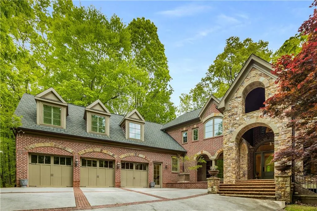 960 W Kingston Drive, Atlanta, Georgia 30342, 5 Bedrooms Bedrooms, ,5 BathroomsBathrooms,Residential,Sold,960 W Kingston Drive,7370090