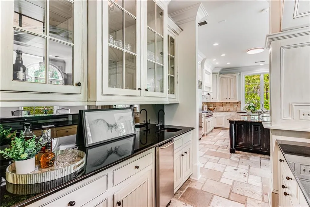 960 W Kingston Drive, Atlanta, Georgia 30342, 5 Bedrooms Bedrooms, ,5 BathroomsBathrooms,Residential,Sold,960 W Kingston Drive,7370090