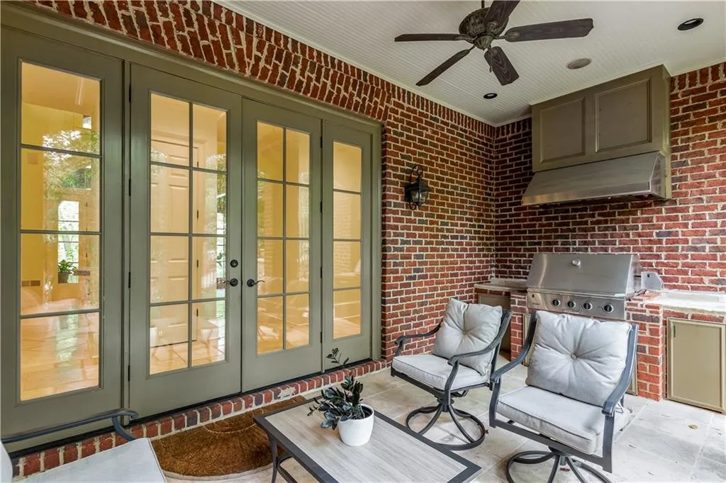 960 W Kingston Drive, Atlanta, Georgia 30342, 5 Bedrooms Bedrooms, ,5 BathroomsBathrooms,Residential,Sold,960 W Kingston Drive,7370090