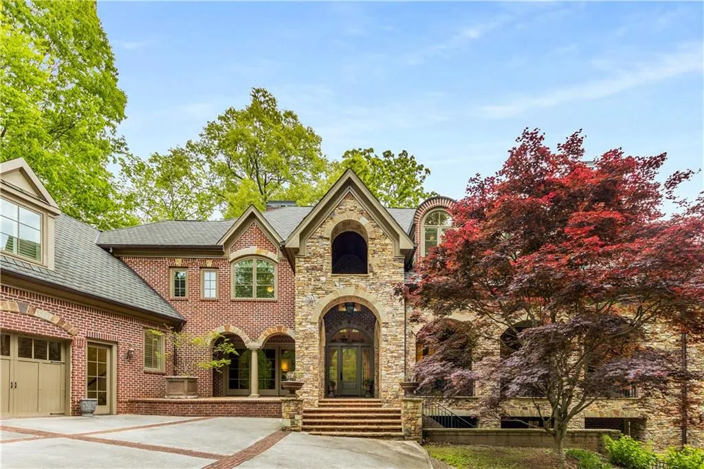 960 W Kingston Drive, Atlanta, Georgia 30342, 5 Bedrooms Bedrooms, ,5 BathroomsBathrooms,Residential,Sold,960 W Kingston Drive,7370090