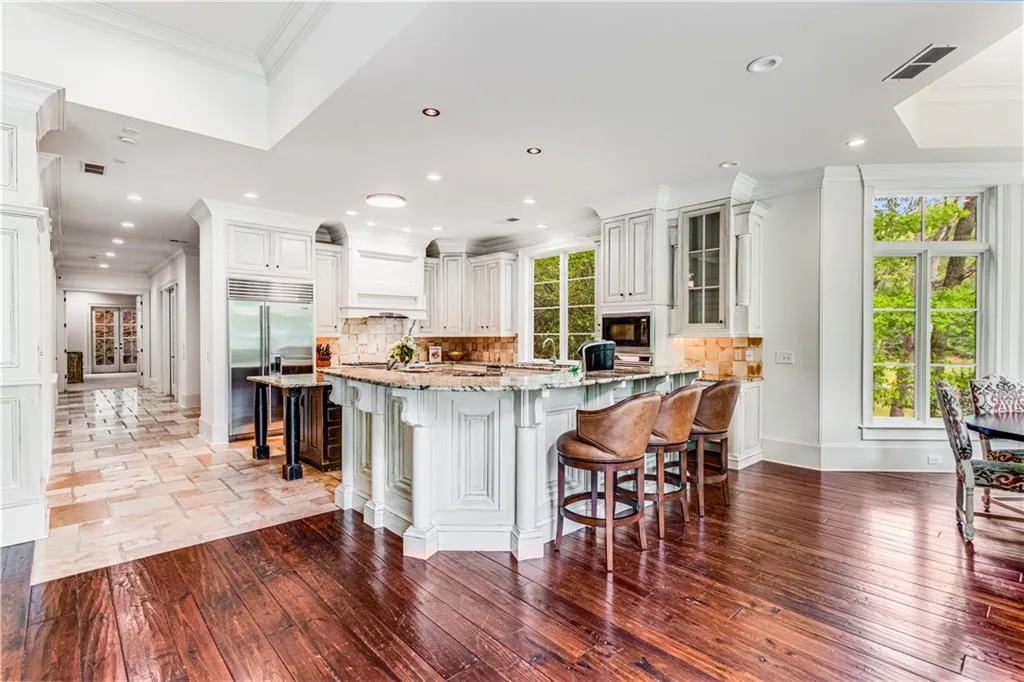 960 W Kingston Drive, Atlanta, Georgia 30342, 5 Bedrooms Bedrooms, ,5 BathroomsBathrooms,Residential,Sold,960 W Kingston Drive,7370090