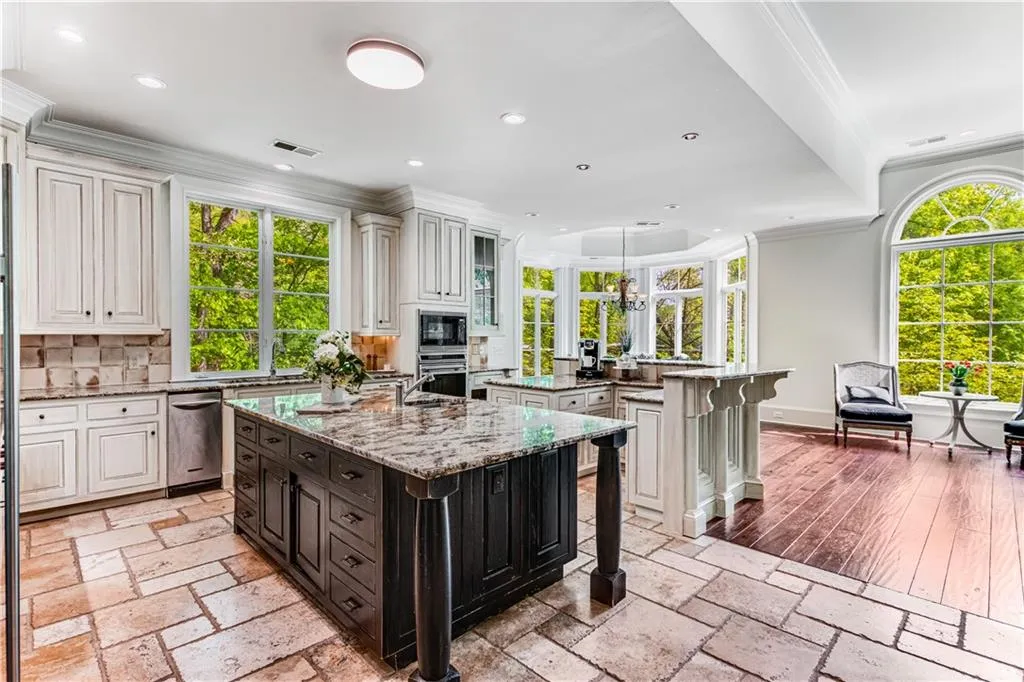 960 W Kingston Drive, Atlanta, Georgia 30342, 5 Bedrooms Bedrooms, ,5 BathroomsBathrooms,Residential,Sold,960 W Kingston Drive,7370090