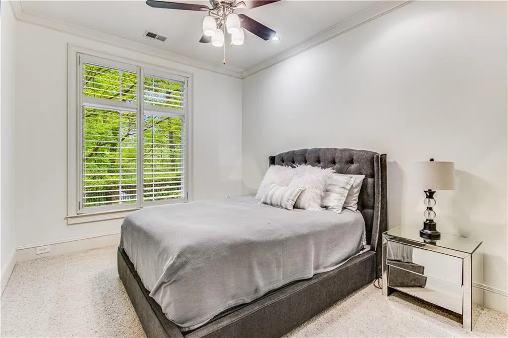 960 W Kingston Drive, Atlanta, Georgia 30342, 5 Bedrooms Bedrooms, ,5 BathroomsBathrooms,Residential,Sold,960 W Kingston Drive,7370090
