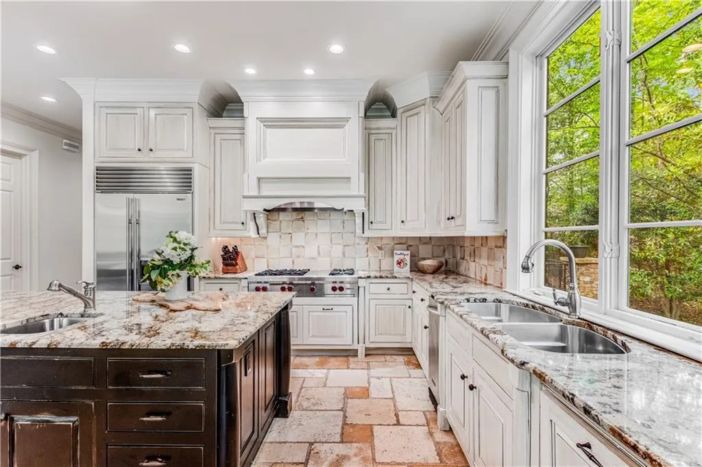 960 W Kingston Drive, Atlanta, Georgia 30342, 5 Bedrooms Bedrooms, ,5 BathroomsBathrooms,Residential,Sold,960 W Kingston Drive,7370090