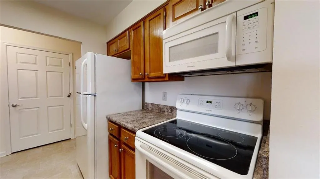 300 Johnson Ferry Road Ne Unit B701, Sandy Springs, Georgia 30328, 1 Bedroom Bedrooms, ,1 BathroomBathrooms,Residential,Sold,300 Johnson Ferry Road Ne Unit B701,7102665