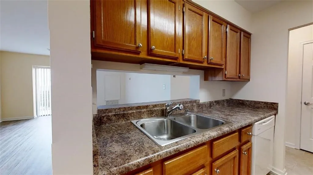 300 Johnson Ferry Road Ne Unit B701, Sandy Springs, Georgia 30328, 1 Bedroom Bedrooms, ,1 BathroomBathrooms,Residential,Sold,300 Johnson Ferry Road Ne Unit B701,7102665