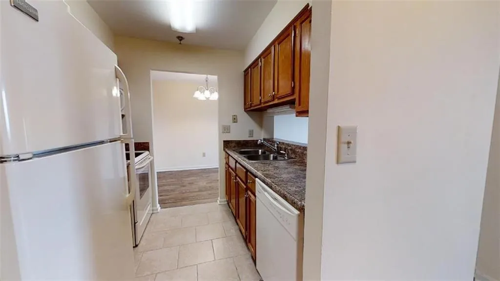 300 Johnson Ferry Road Ne Unit B701, Sandy Springs, Georgia 30328, 1 Bedroom Bedrooms, ,1 BathroomBathrooms,Residential,Sold,300 Johnson Ferry Road Ne Unit B701,7102665