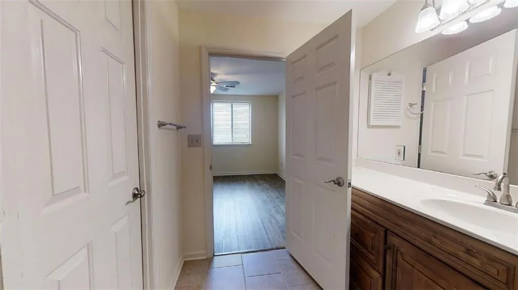 300 Johnson Ferry Road Ne Unit B701, Sandy Springs, Georgia 30328, 1 Bedroom Bedrooms, ,1 BathroomBathrooms,Residential,Sold,300 Johnson Ferry Road Ne Unit B701,7102665