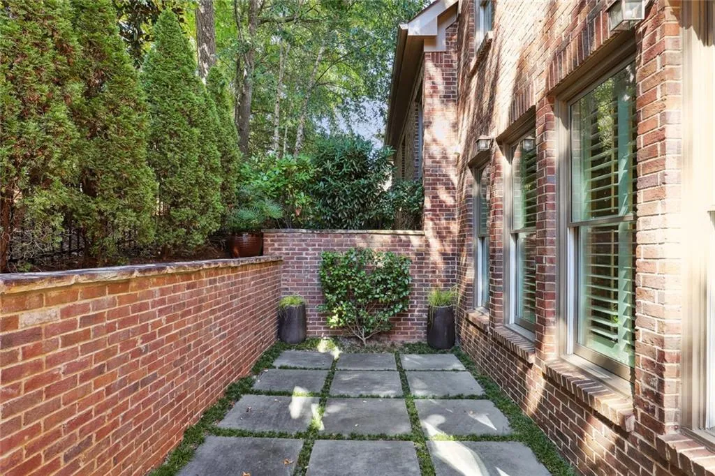 530 Glen Manor Court, Atlanta, Georgia 30328, 5 Bedrooms Bedrooms, ,6 BathroomsBathrooms,Residential,Sold,530 Glen Manor Court,7121307