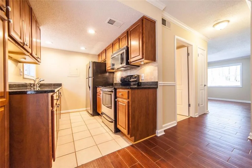 6900 Roswell Road Unit L10, Atlanta, Georgia 30328, 2 Bedrooms Bedrooms, ,2 BathroomsBathrooms,Residential,Sold,6900 Roswell Road Unit L10,5681352