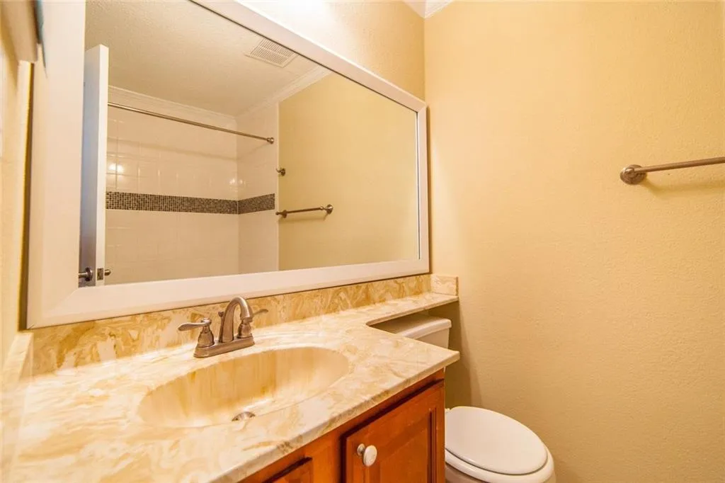 6900 Roswell Road Unit L10, Atlanta, Georgia 30328, 2 Bedrooms Bedrooms, ,2 BathroomsBathrooms,Residential,Sold,6900 Roswell Road Unit L10,5681352