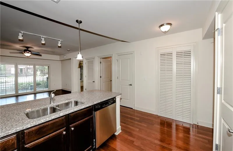 200 River Vista Drive Unit 204, Atlanta, Georgia 30339, 1 Bedroom Bedrooms, ,1 BathroomBathrooms,Residential,Sold,200 River Vista Drive Unit 204,6645719