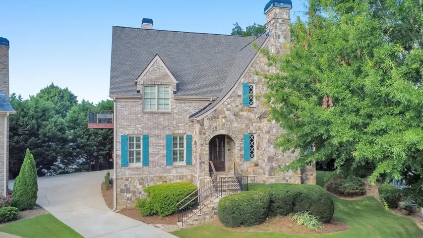 Experience Luxury Living In The Heart Of Smyrna-Vinings!