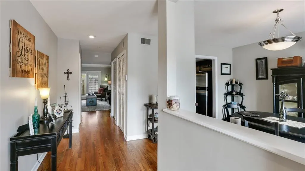 21 Ivy Gates Ne Unit 21, Atlanta, Georgia 30342, 2 Bedrooms Bedrooms, ,2 BathroomsBathrooms,Residential,Sold,21 Ivy Gates Ne Unit 21,5962596