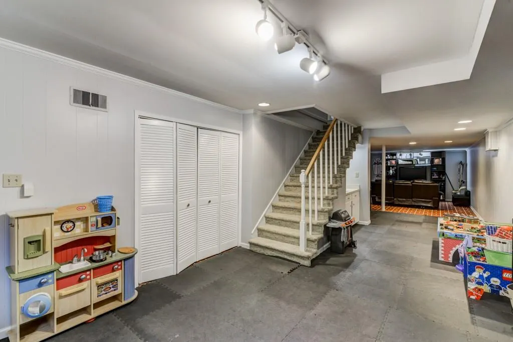 305 Amberidge Trail, Atlanta, Georgia 30328, 3 Bedrooms Bedrooms, ,3 BathroomsBathrooms,Residential,Sold,305 Amberidge Trail,5837100
