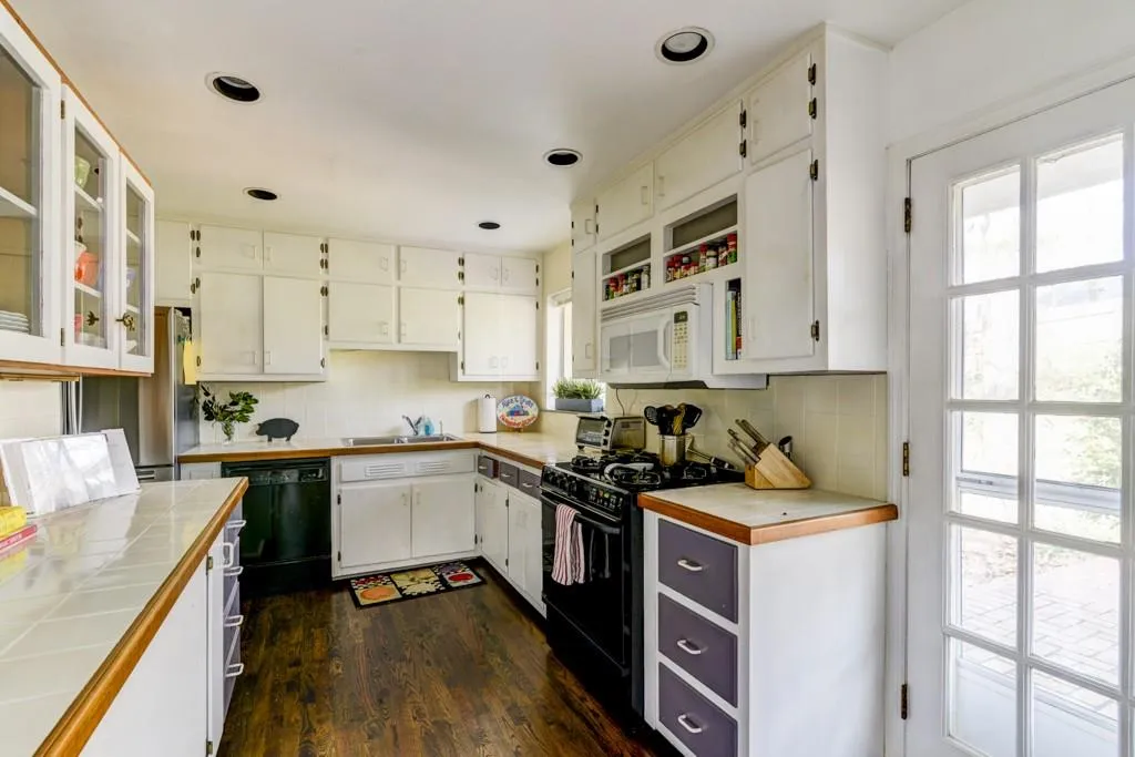 305 Amberidge Trail, Atlanta, Georgia 30328, 3 Bedrooms Bedrooms, ,3 BathroomsBathrooms,Residential,Sold,305 Amberidge Trail,5837100