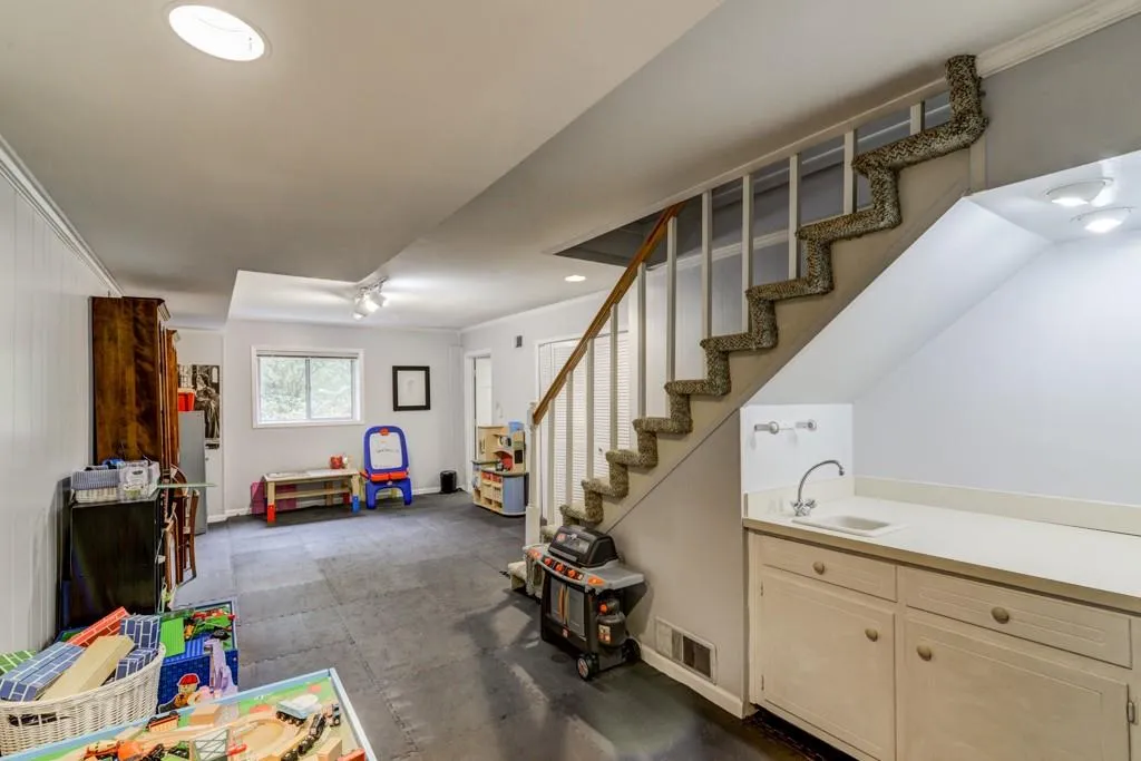305 Amberidge Trail, Atlanta, Georgia 30328, 3 Bedrooms Bedrooms, ,3 BathroomsBathrooms,Residential,Sold,305 Amberidge Trail,5837100