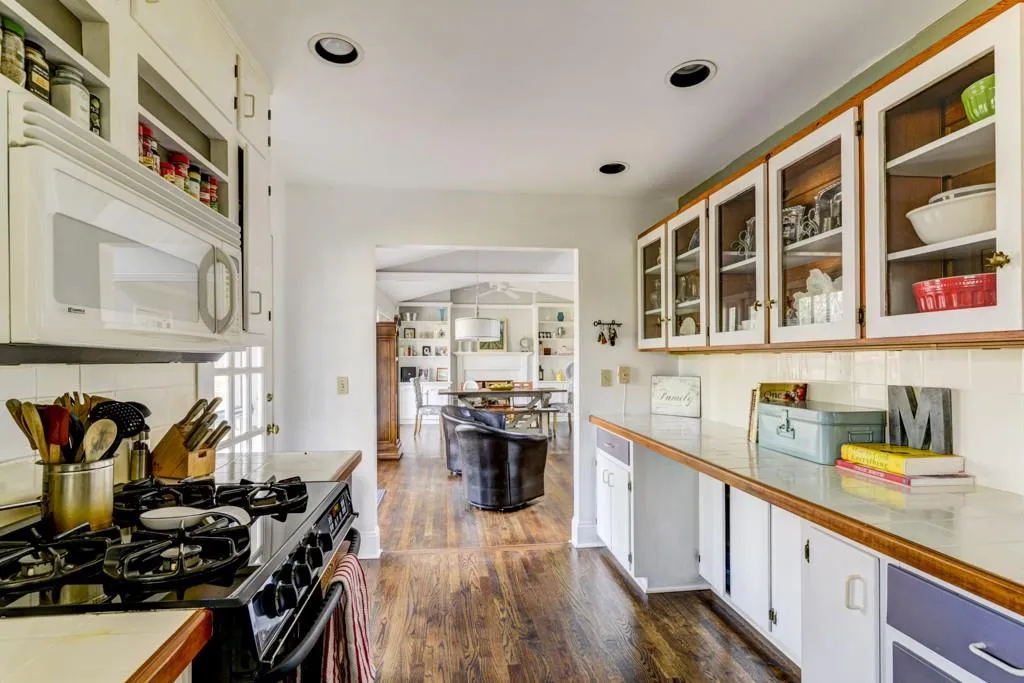 305 Amberidge Trail, Atlanta, Georgia 30328, 3 Bedrooms Bedrooms, ,3 BathroomsBathrooms,Residential,Sold,305 Amberidge Trail,5837100